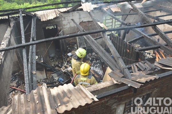 FW: Bombeiros atendem mais um incêndio em residência