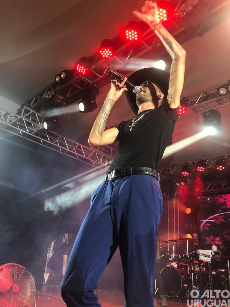 Sertanejo Luan Pereira reúne grande público em show em FW