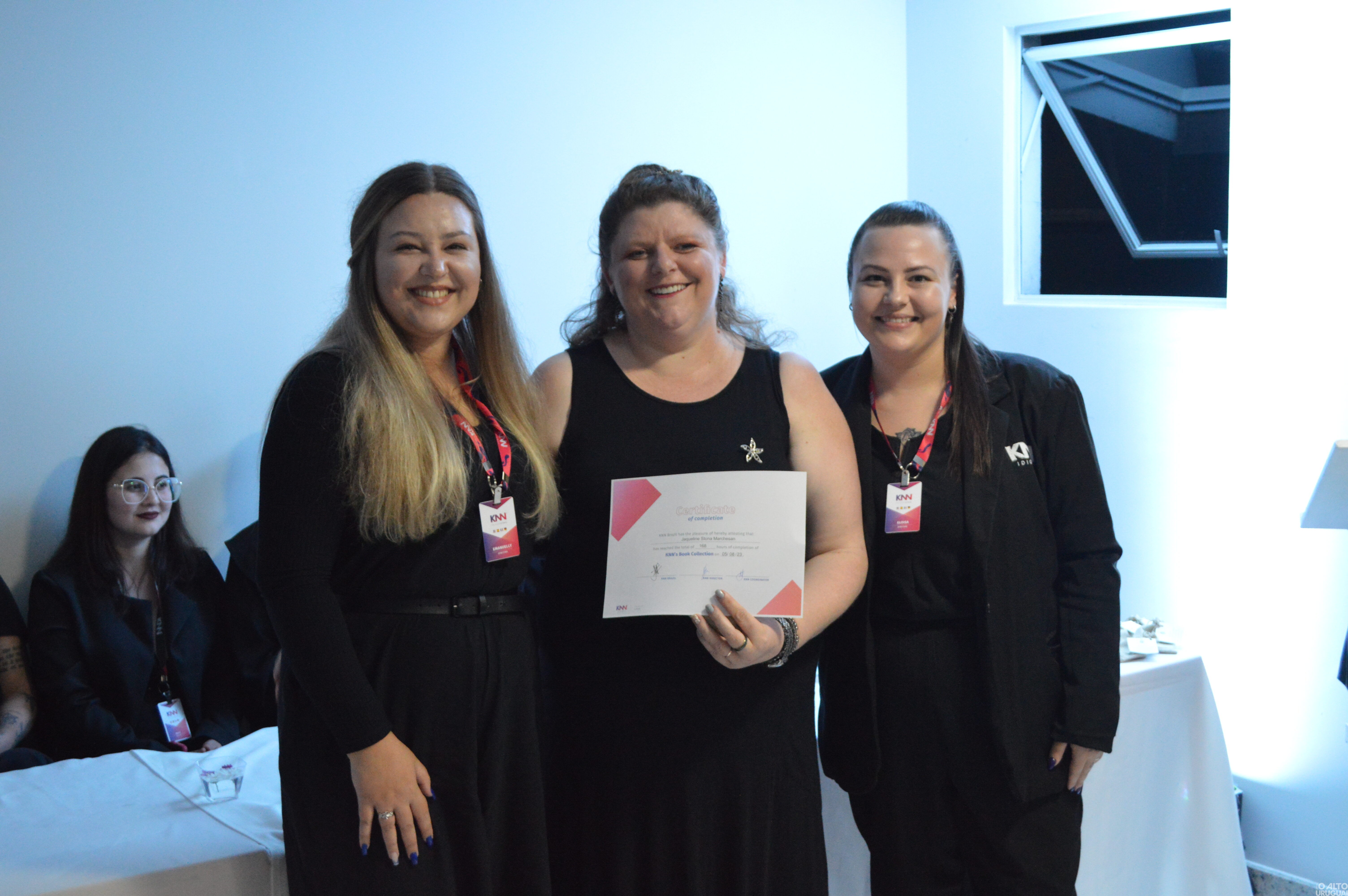 Com cerca de 400 alunos a KNN forma suas primeiras turmas de inglês em FW