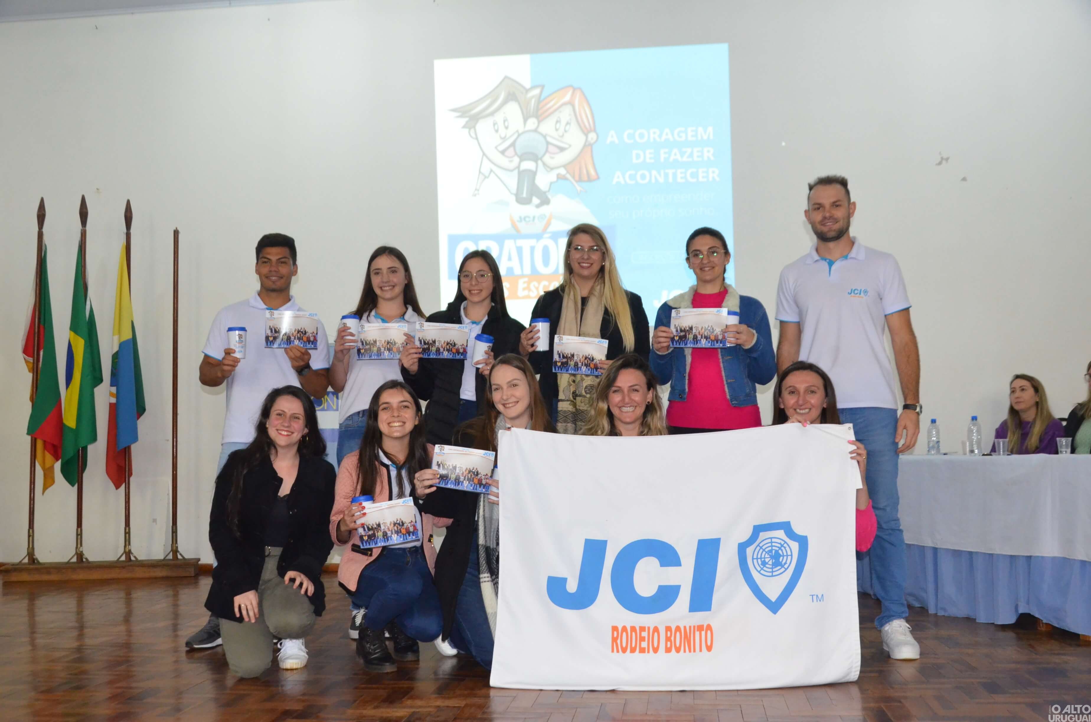 Três estudantes são premiadas na final municipal do Oratória nas Escolas em Rodeio Bonito