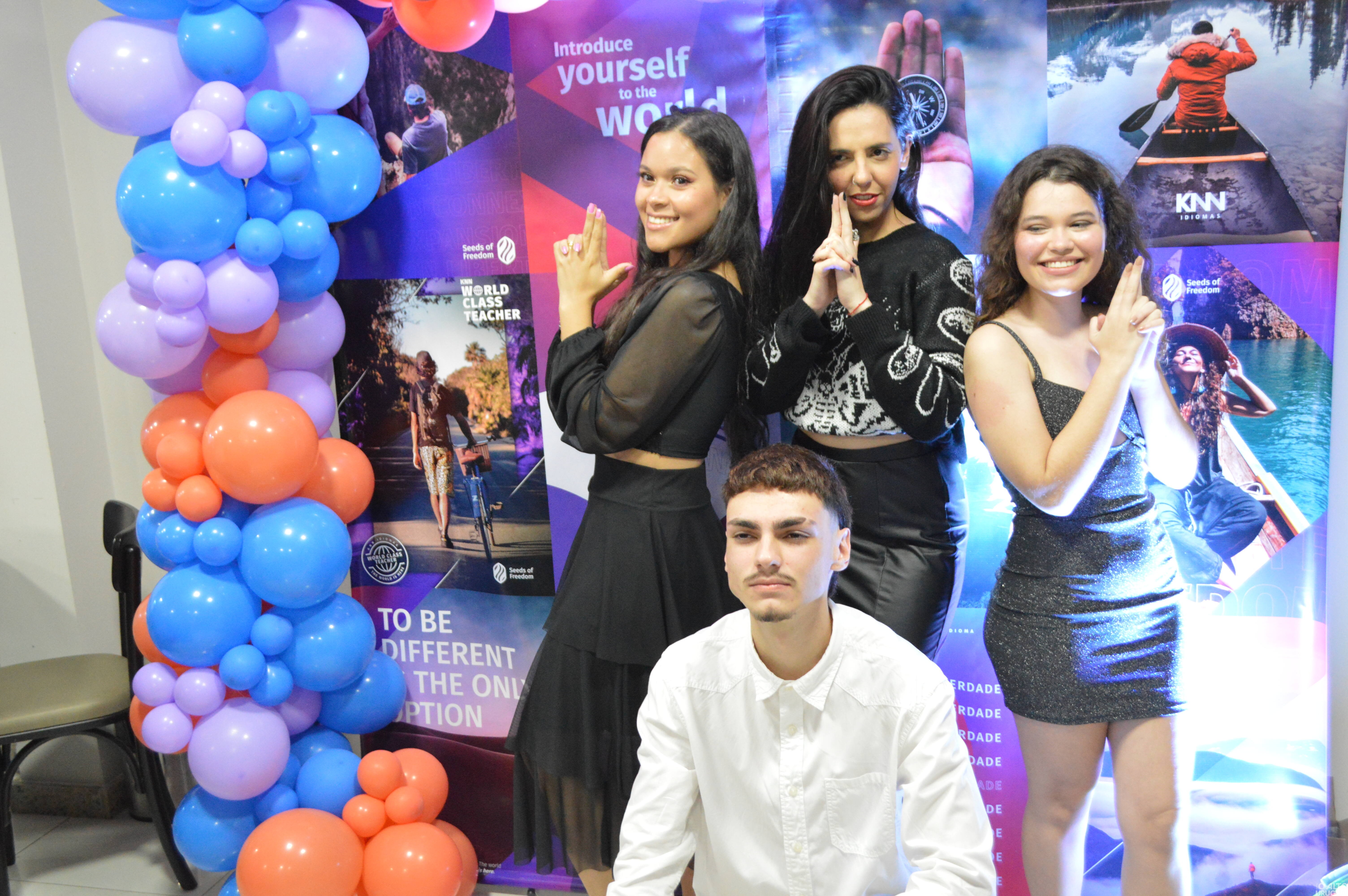 Com cerca de 400 alunos a KNN forma suas primeiras turmas de inglês em FW