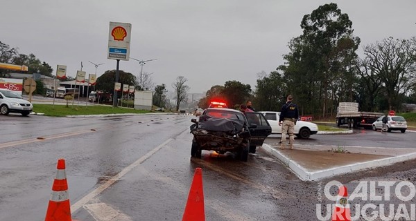 Acidente no trevo do Posto Serrano deixa três feridos