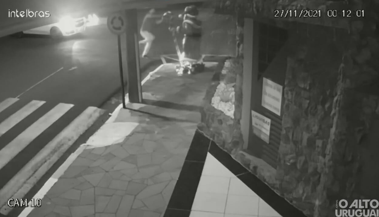 PC pede ajuda da comunidade para identificar autor de vandalismo