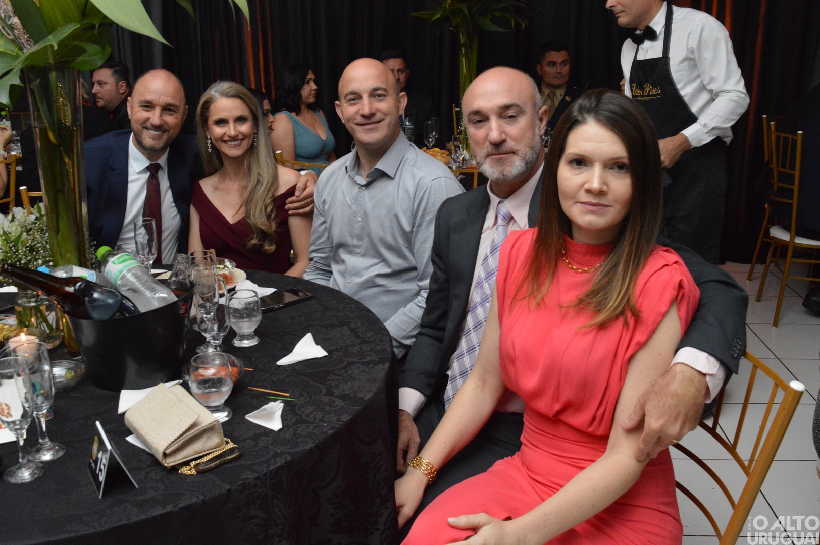 Baile Golden Night homenageia parceiros da Polícia Civil