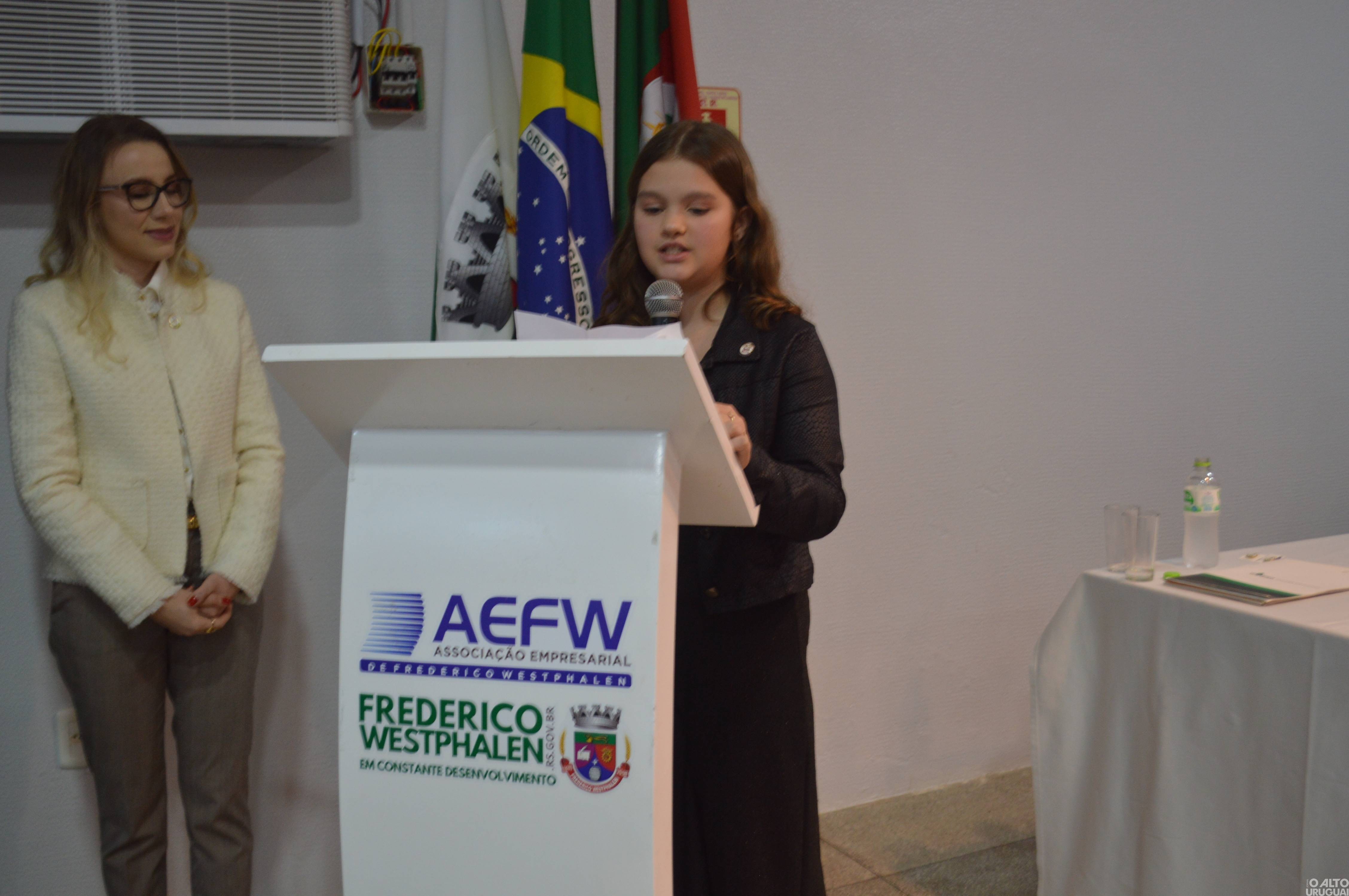 Novas diretorias dos Rotarys tomam posse em FW