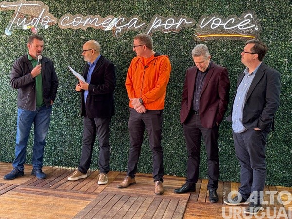 Cresol Raiz está presente na feira com atrações interativas, negócios e presença marcante no agro