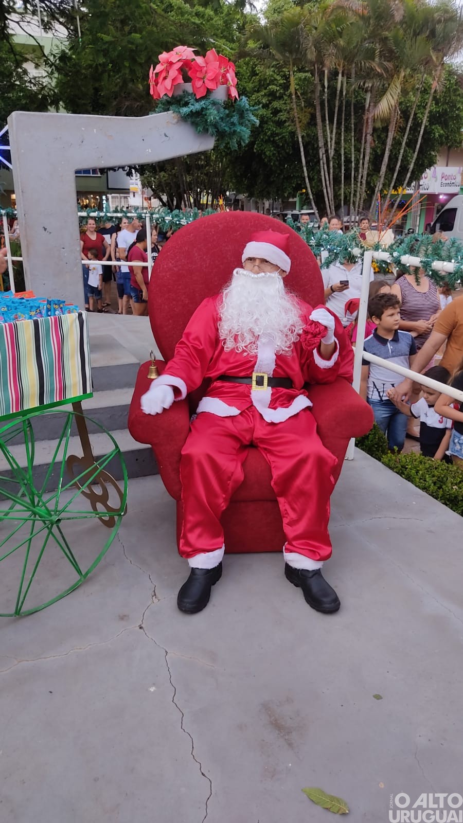 Planalto: chegada do Papai Noel e apresentações das escolas marcam Natal na Praça