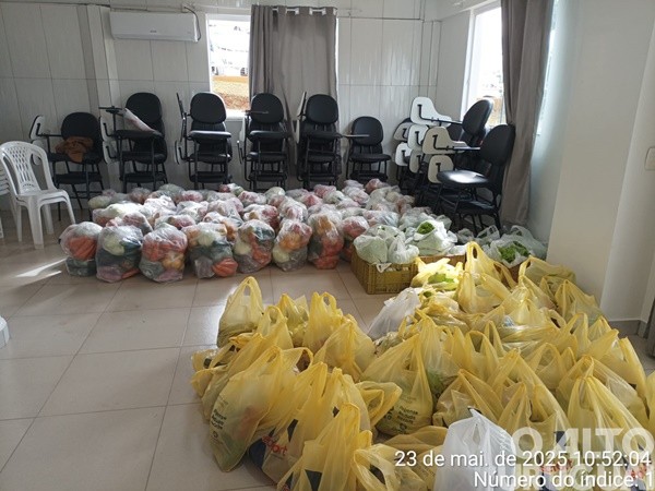 Famílias de Rodeio Bonito recebem cestas da agricultura familiar