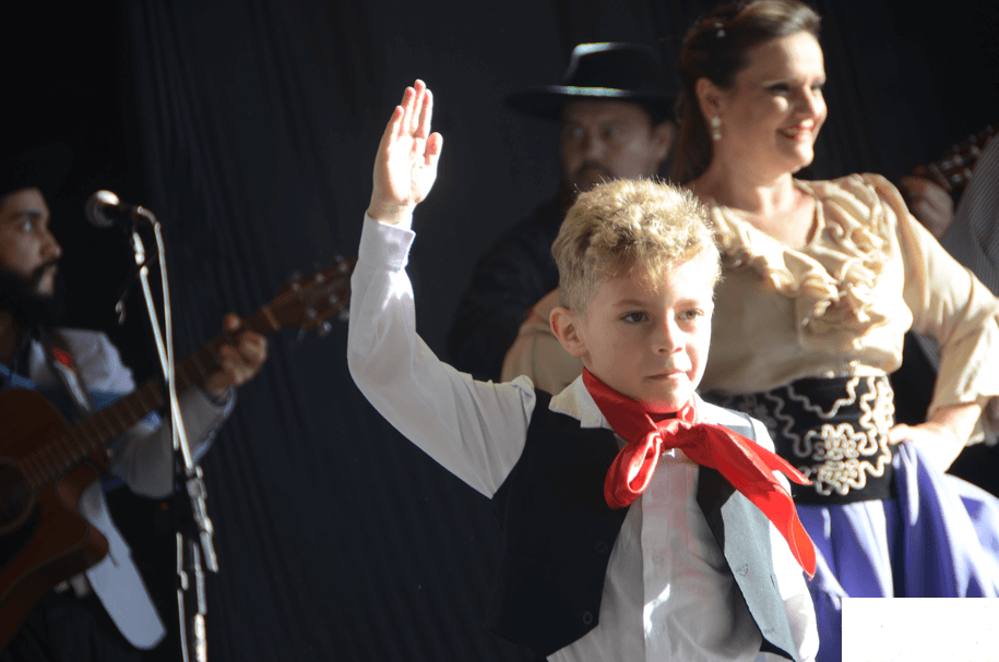 Grupo Os Gaudérios anima Expofred Cultural