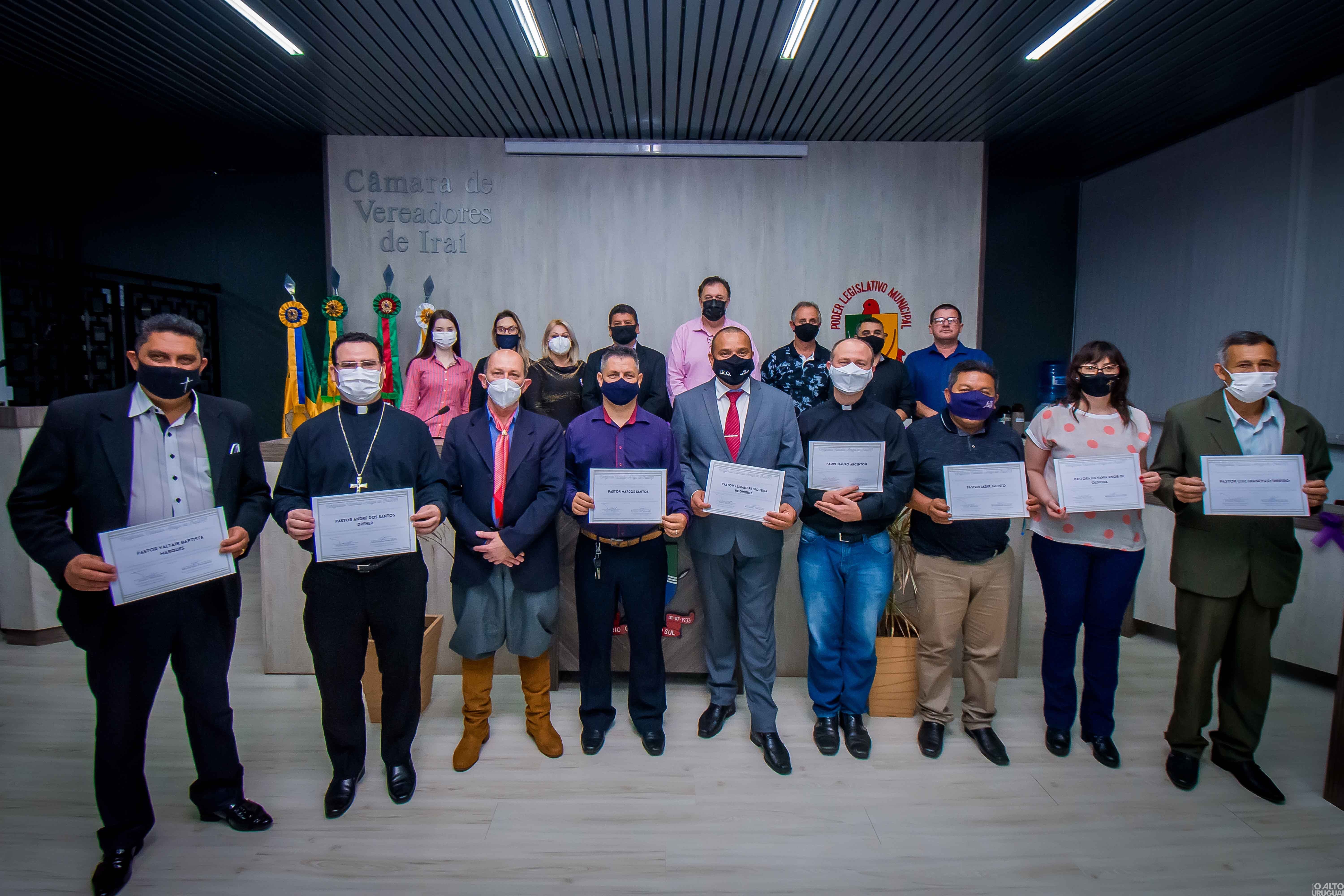 Câmara de Vereadores homenageia pastores que atuam em Iraí