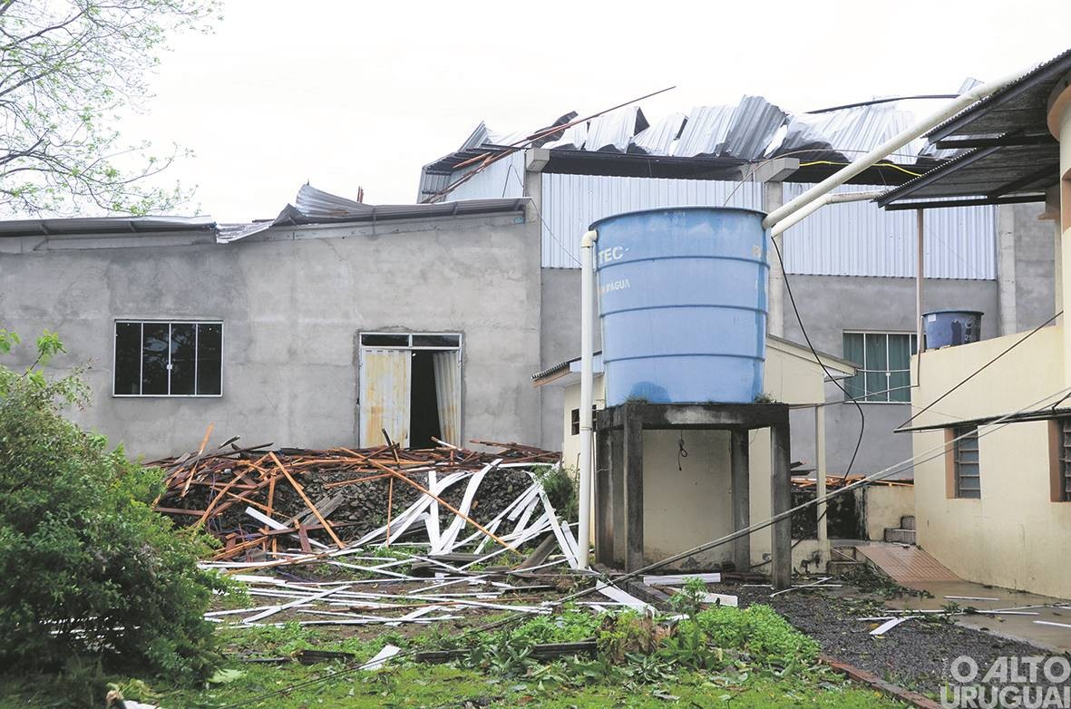 Pinheirinho do Vale: Comunidade Cristo Rei inicia recuperação do salão paroquial