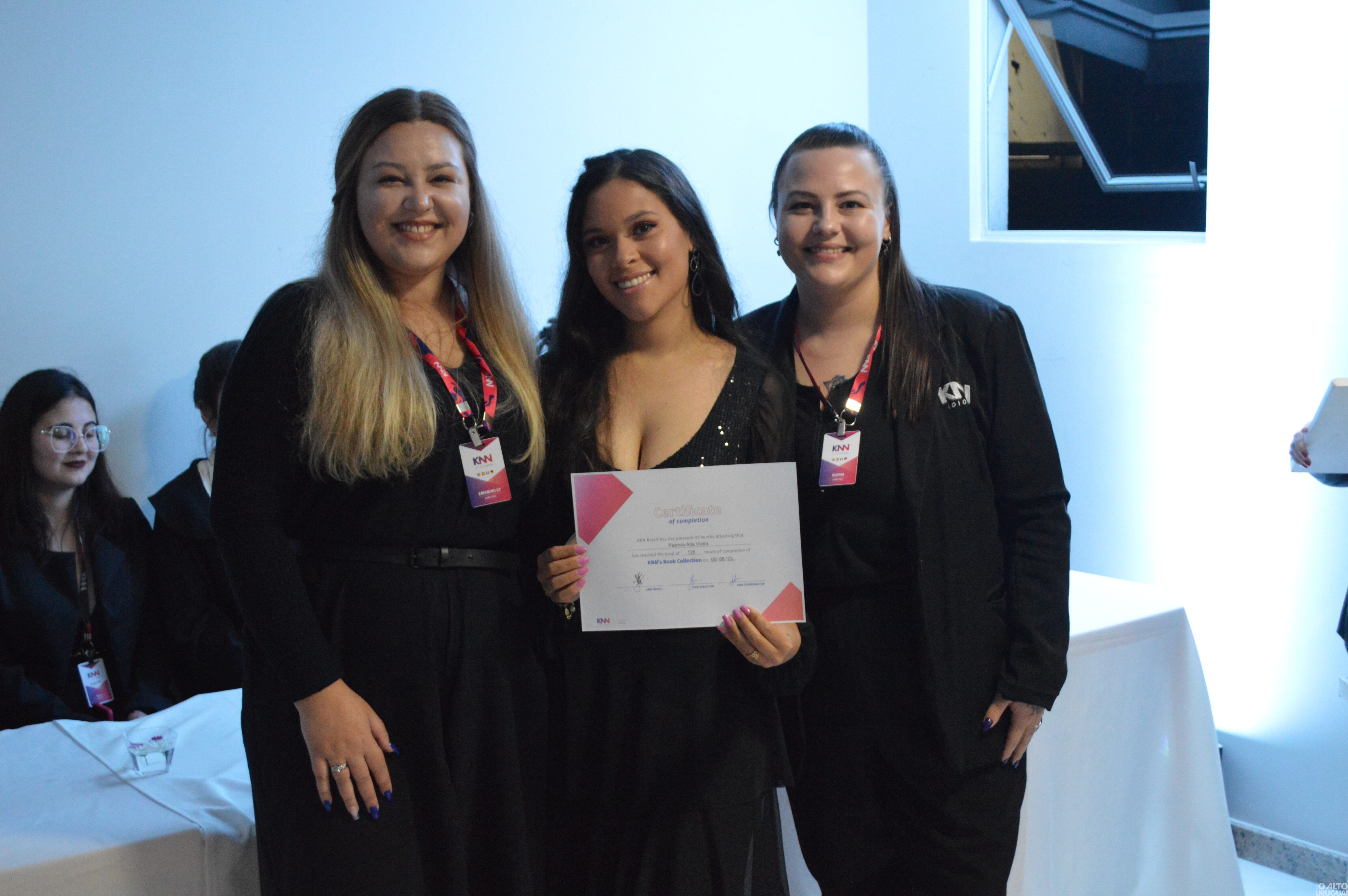 Com cerca de 400 alunos a KNN forma suas primeiras turmas de inglês em FW