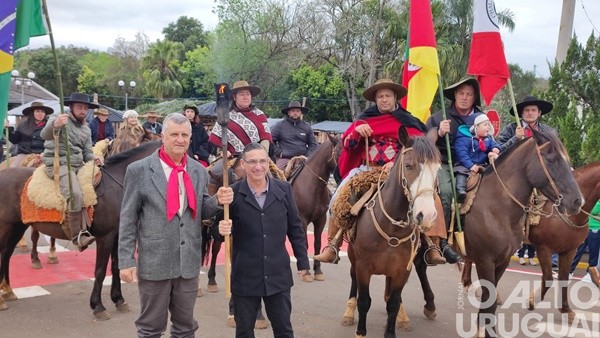 Pinhal promove desfile cívico e abre a Semana Farroupilha