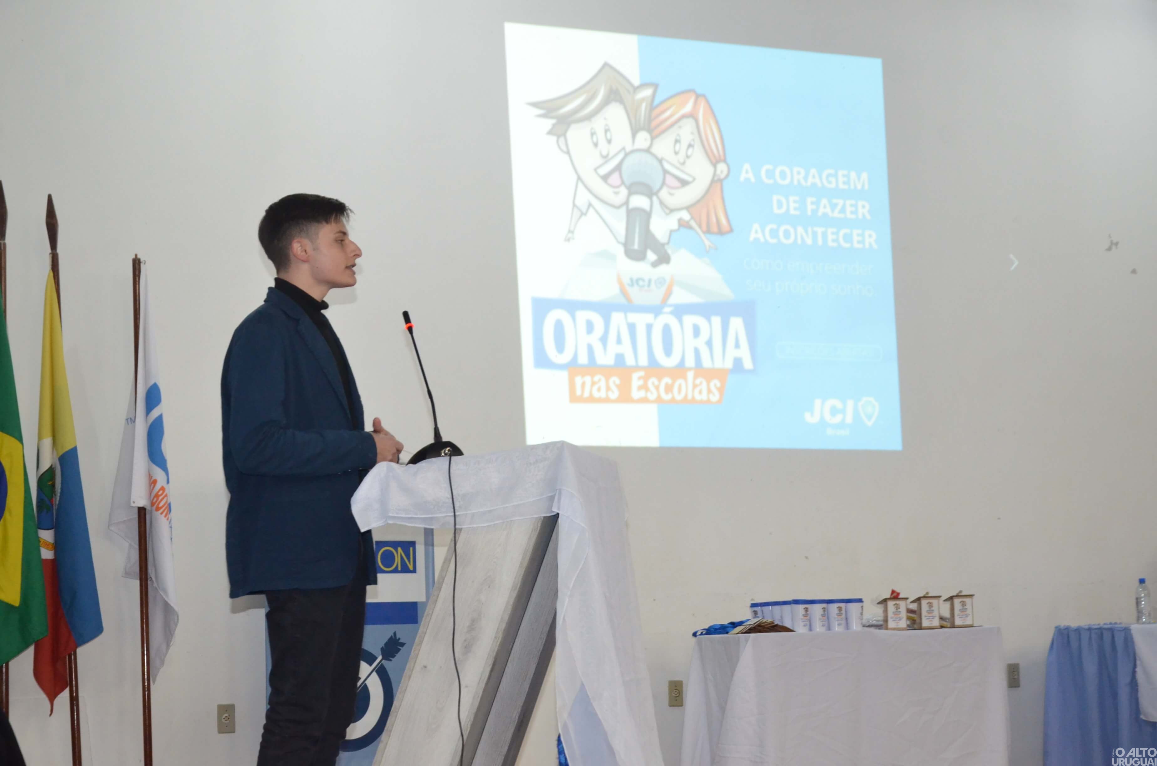 Três estudantes são premiadas na final municipal do Oratória nas Escolas em Rodeio Bonito