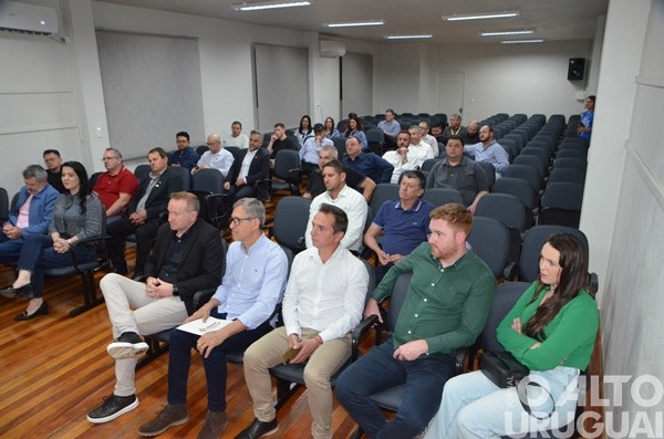 Amng realiza reunião de prefeitos durante Festiplan em Planalto
