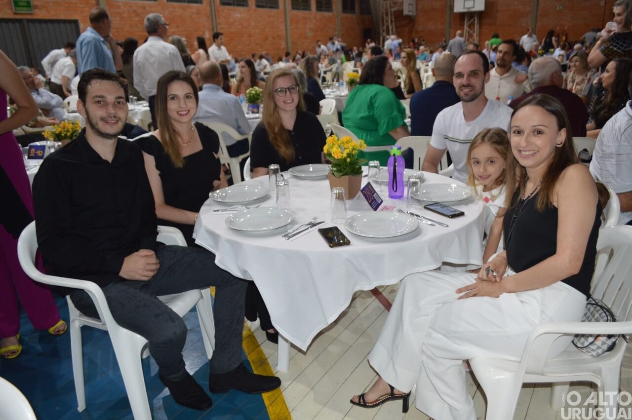 Jantar marca 40 anos da Apae-FW