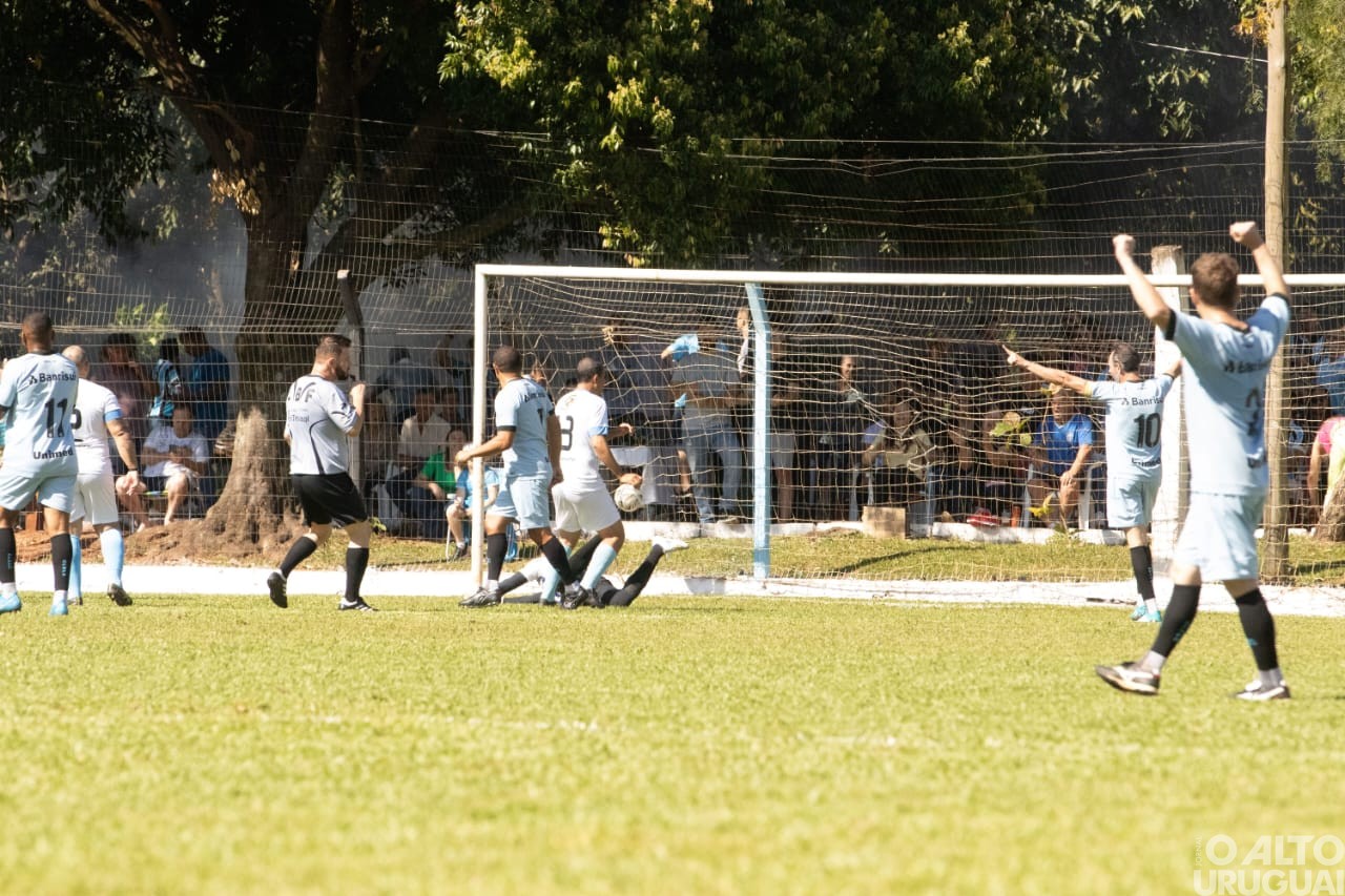 Amistoso com a presença de ex-jogadores do Grêmio é realizado em FW