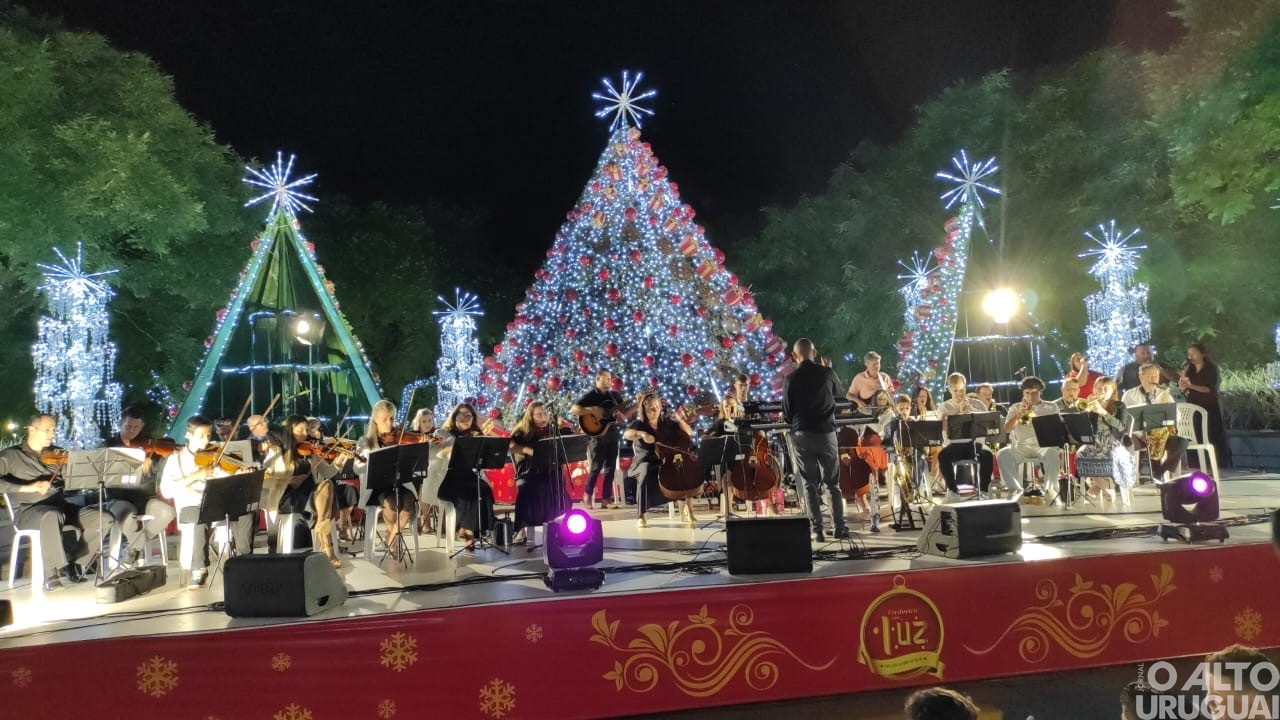 Orquestra Filarmônica Assembleia de Deus ilumina noite de domingo no Frederico em Luz