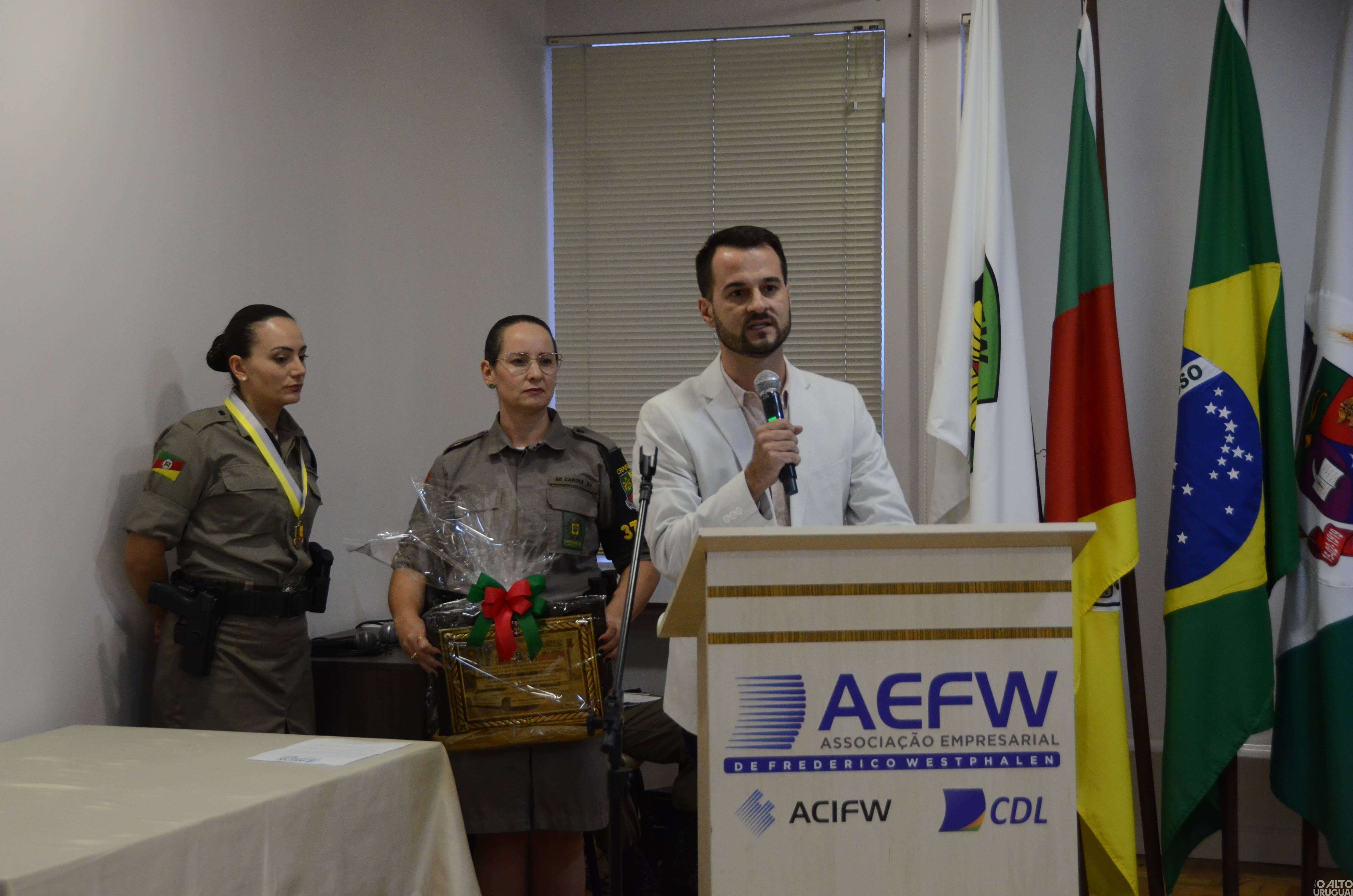 37º BPM realiza cerimônia de entrega de comendas