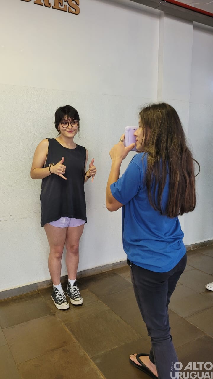 Alunos da Apae-FW transformam a fotografia em arte e conexão