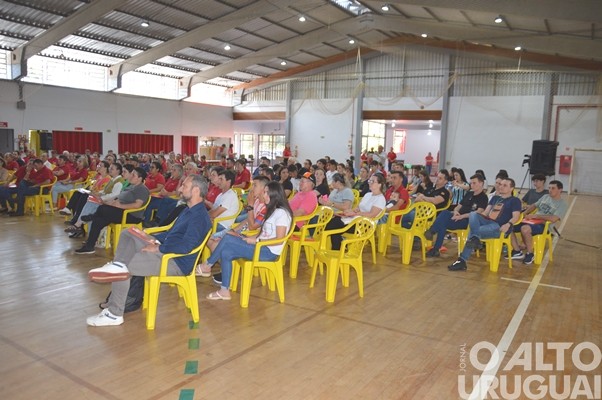 Evento realizado pela Creluz em Pinhal marca o Dia da Árvore