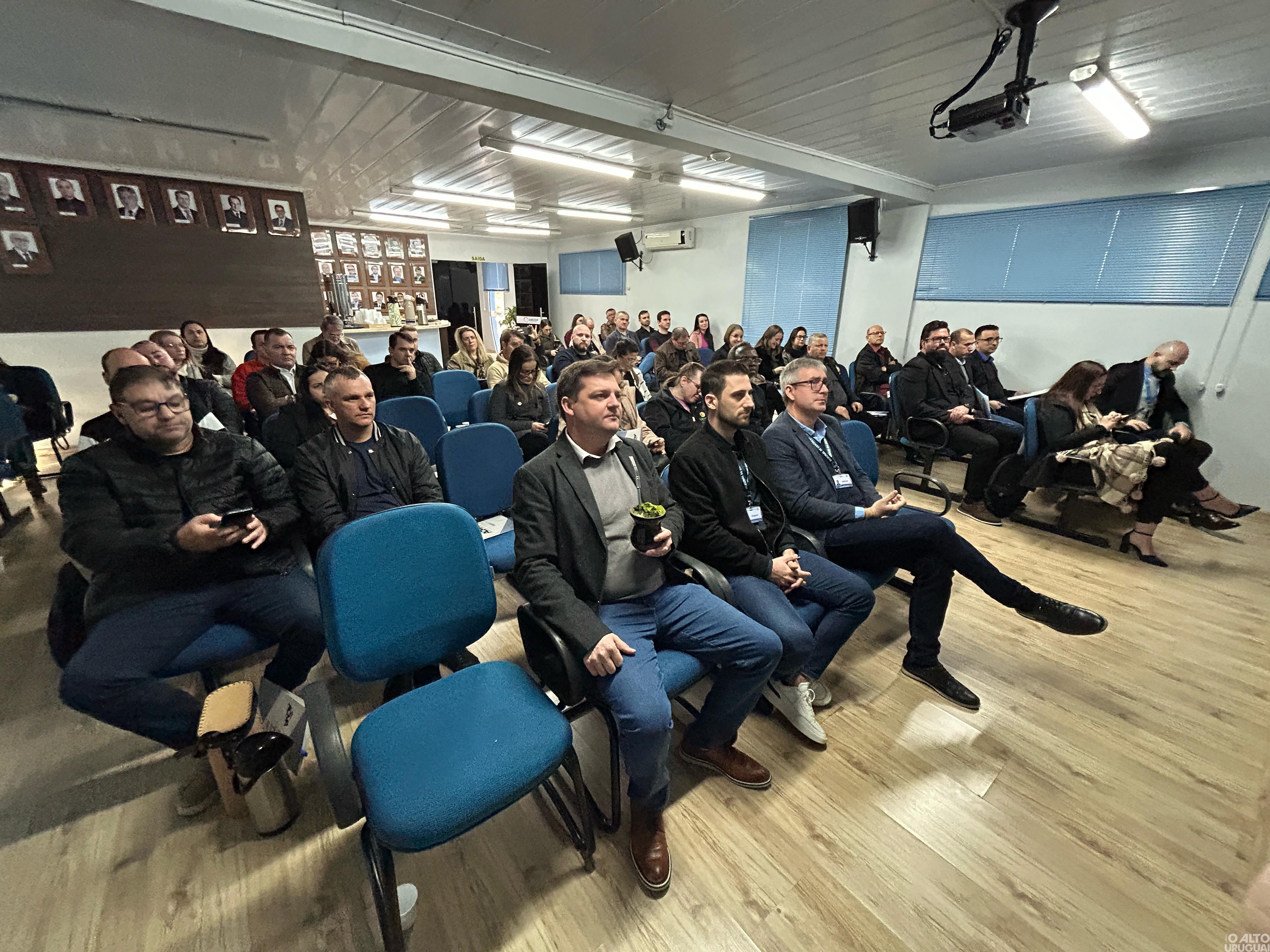 Controladores internos da AMZOP debatem boas práticas e desafios em encontro regional
