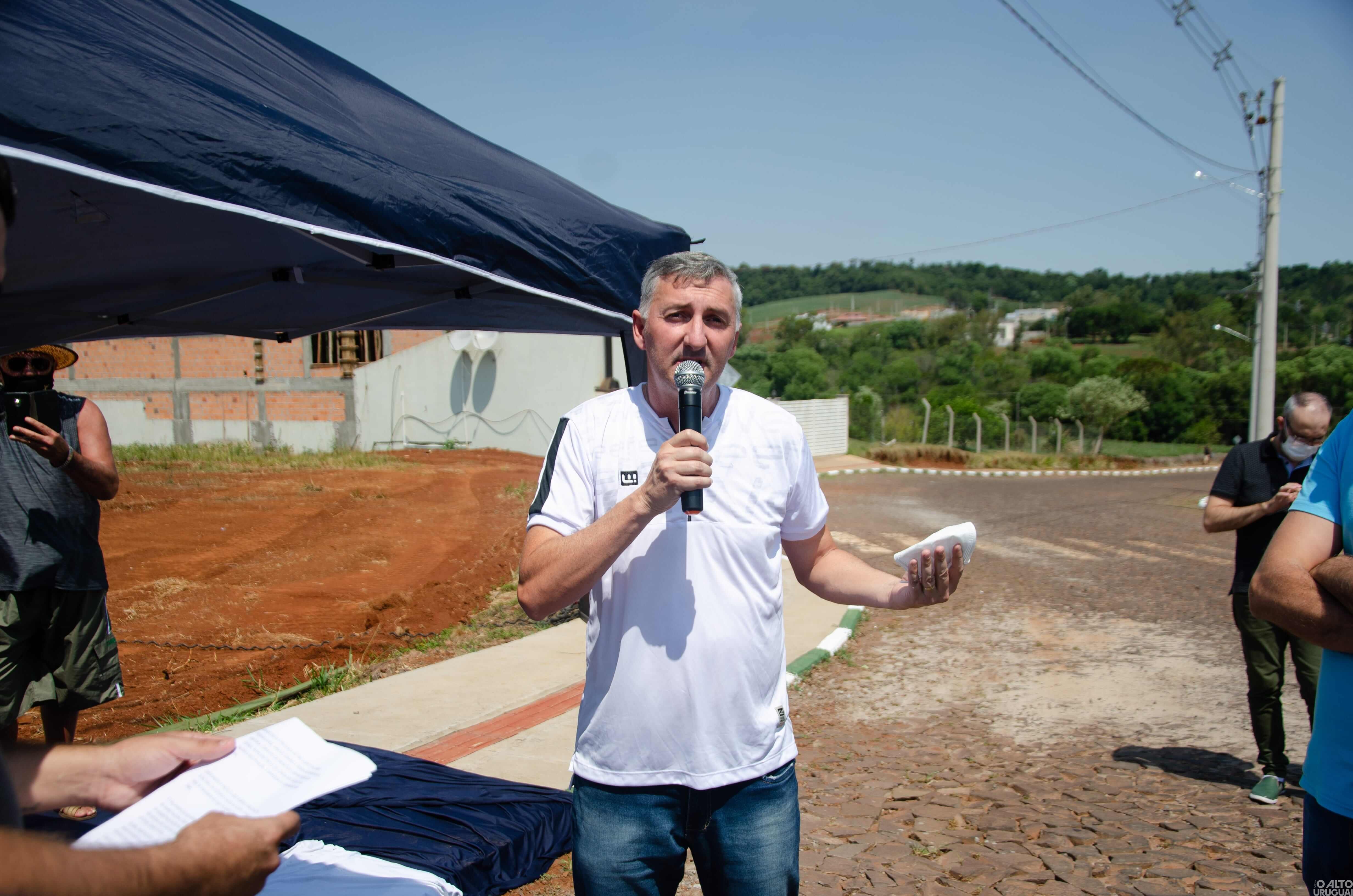 Secretário estadual do Esporte e Lazer visita obra em Frederico Westphalen