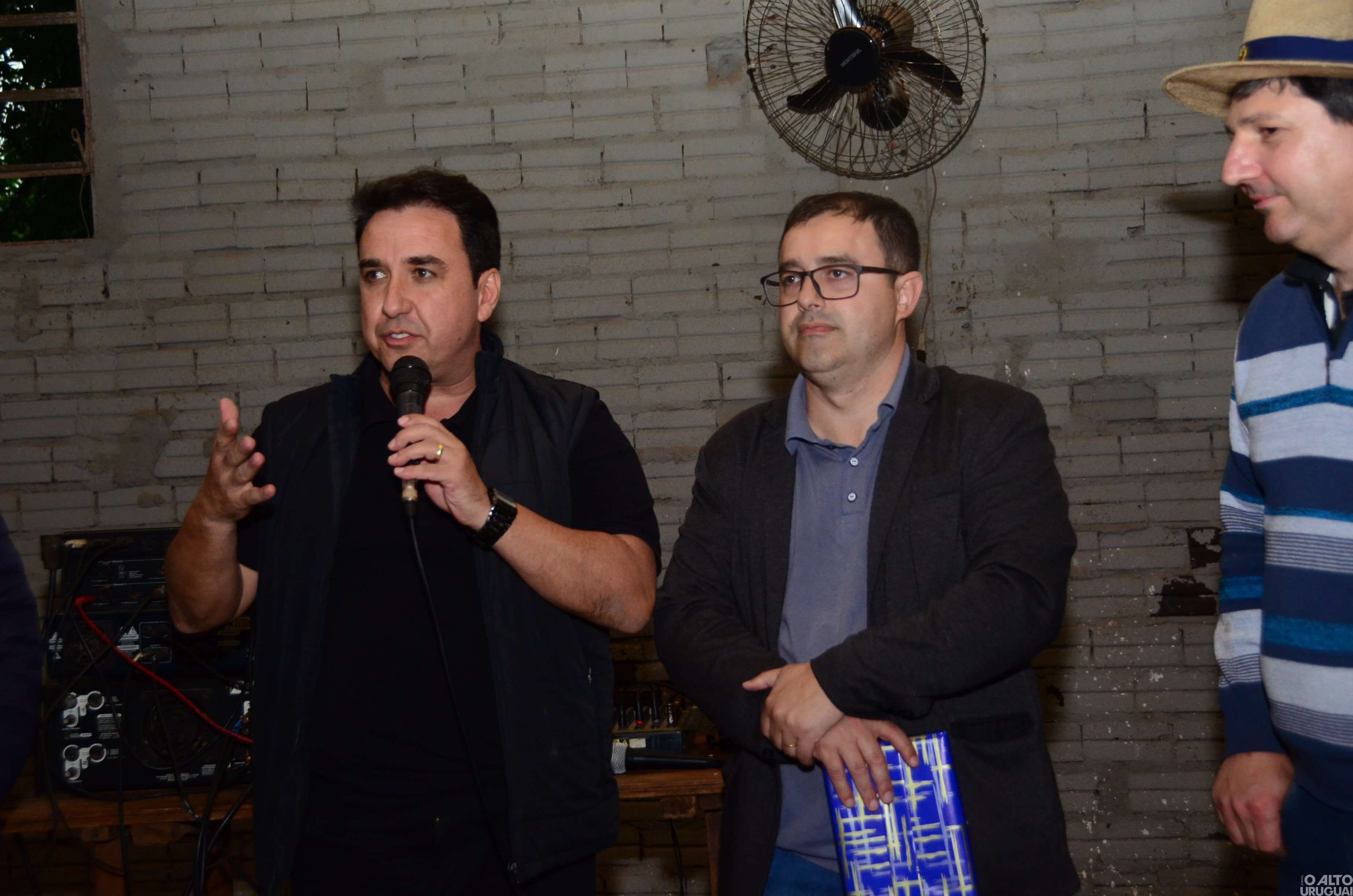 Gestores municipais recebem homenagem da Amzop