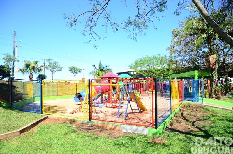 Dois Irmãos das Missões: Praça João Alberto de Oliveira recebe investimentos em infraestrutura