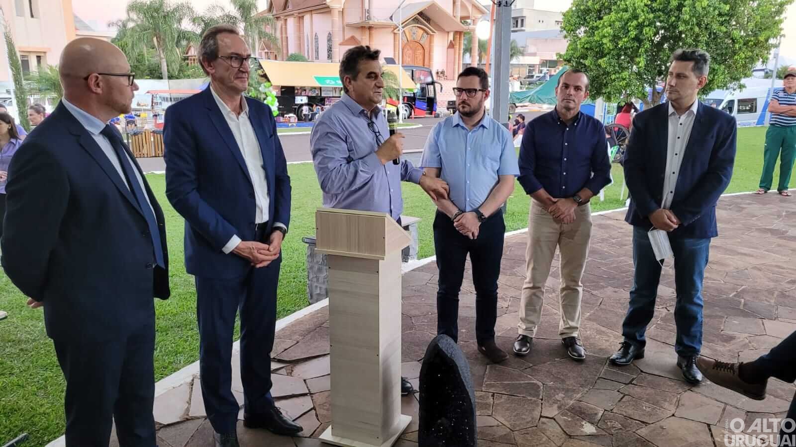 URI/FW e prefeituras entregam projeto da ERS-591