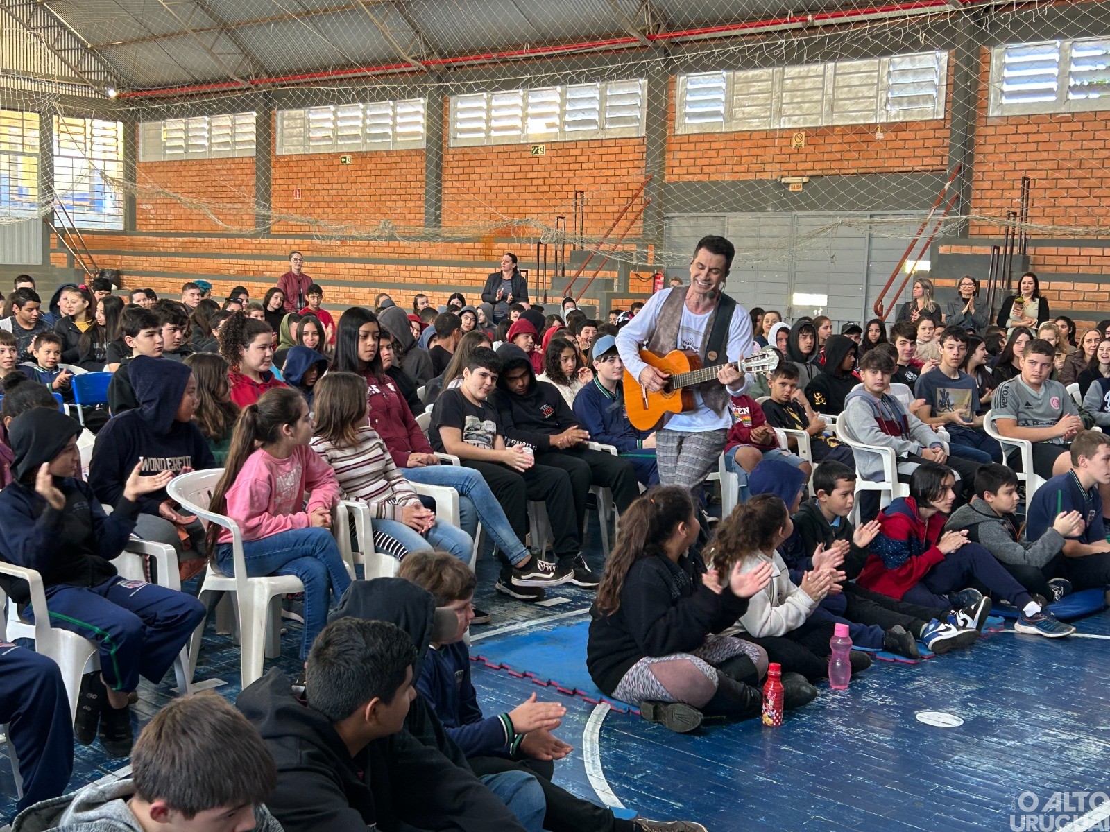 Danilo Gregory apresenta espetáculo “As Travessuras do Maneco” para rede de ensino de FW