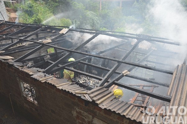 FW: Bombeiros atendem mais um incêndio em residência