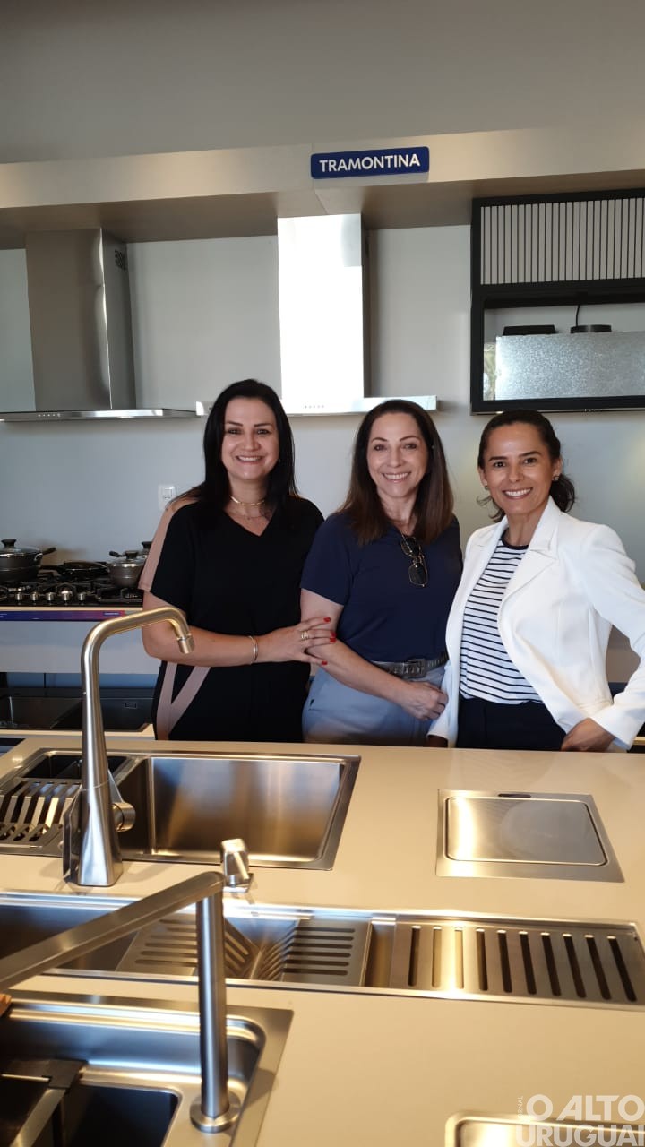 Núcleo da Mulher Empreendedora realiza reunião com visita à empresa