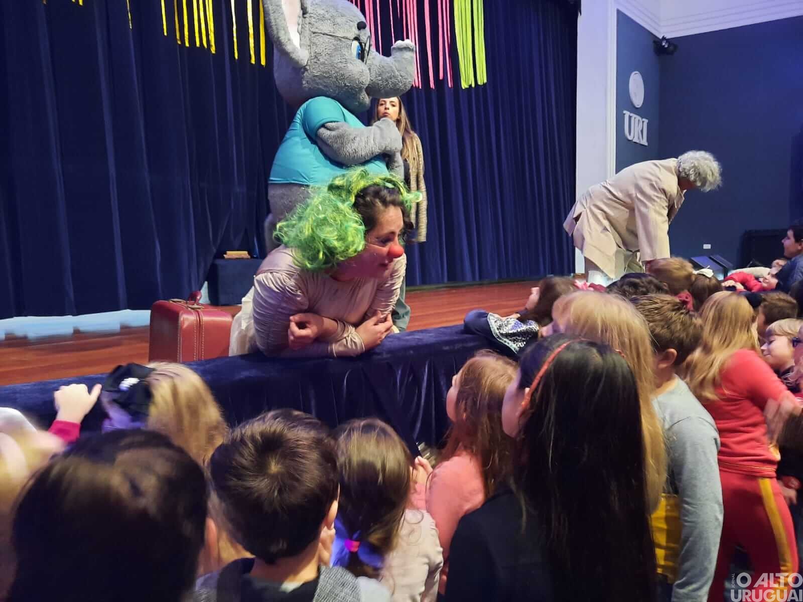 Escola Afonso Pena promove peça teatral comemorativa aos seus 60 anos