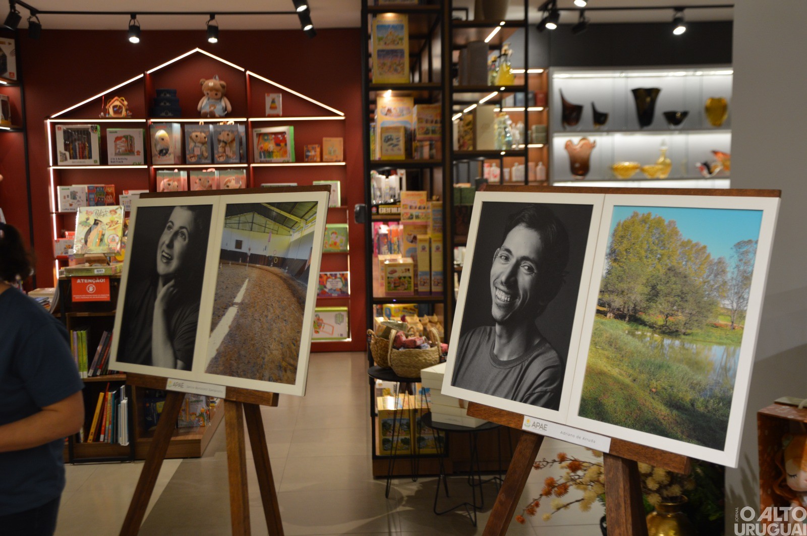 Apae-FW promove exposição fotográfica