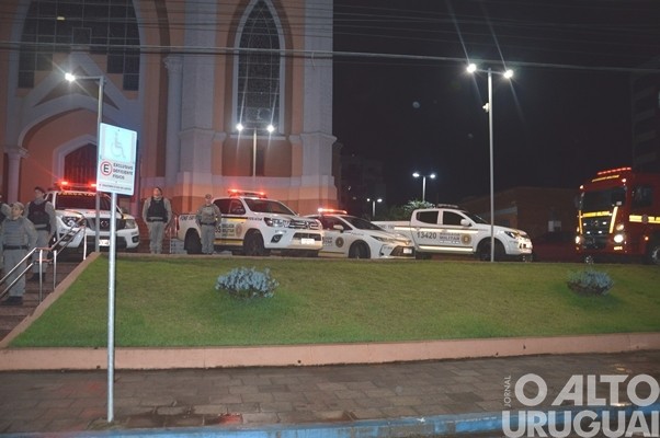 BM e Bombeiros de FW realizam homenagem a sargento morto em Caxias