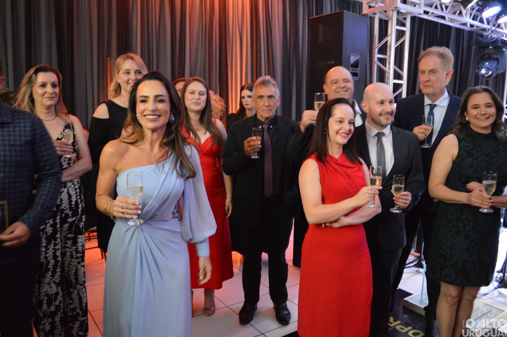 Baile Golden Night homenageia parceiros da Polícia Civil