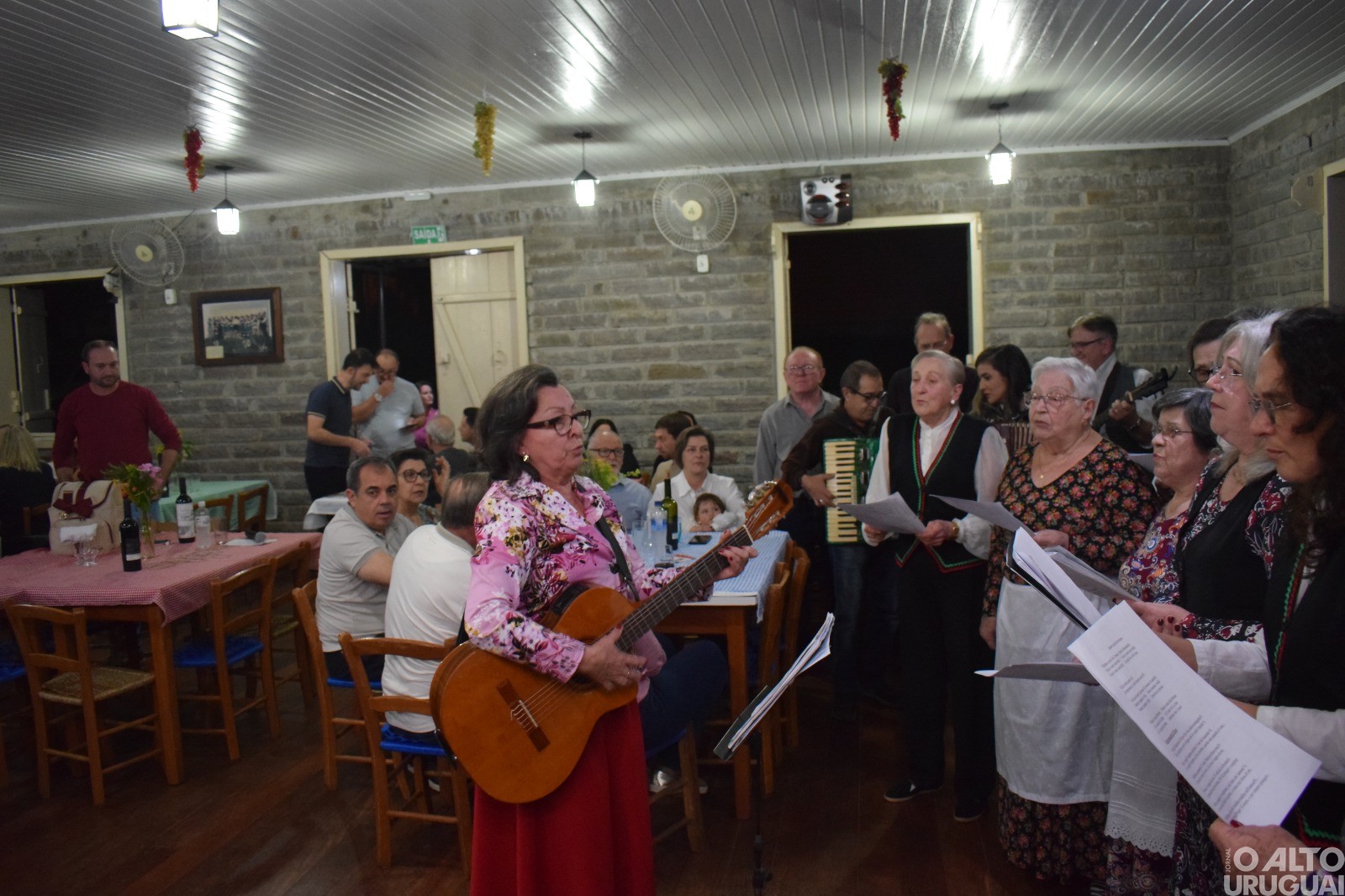 CACI realiza Filó Cantante