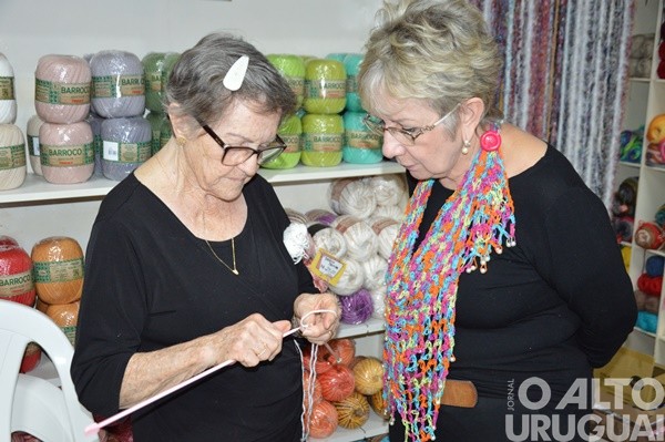 Tricolã promove workshop de tricô e crochê em FW