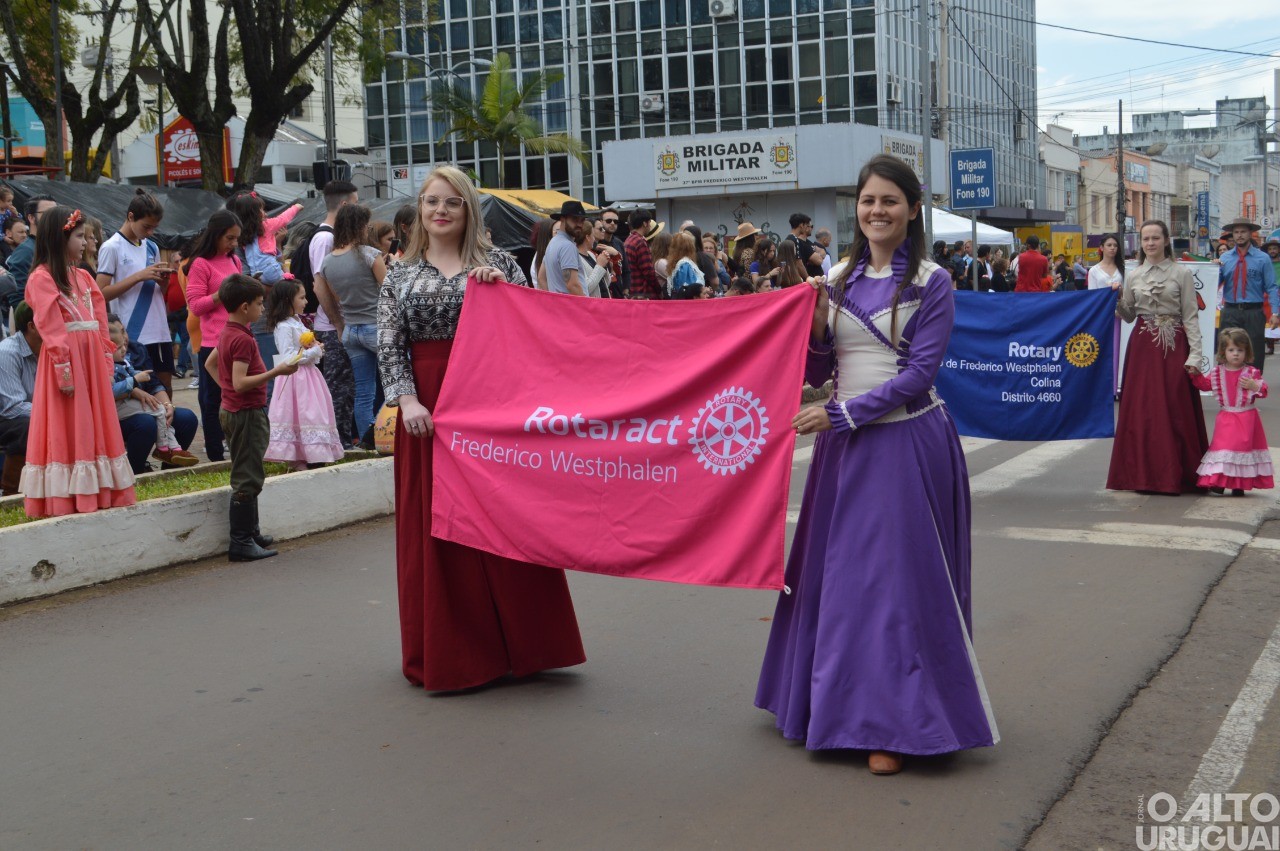 Desfile Farroupilha encerra festejos de FW