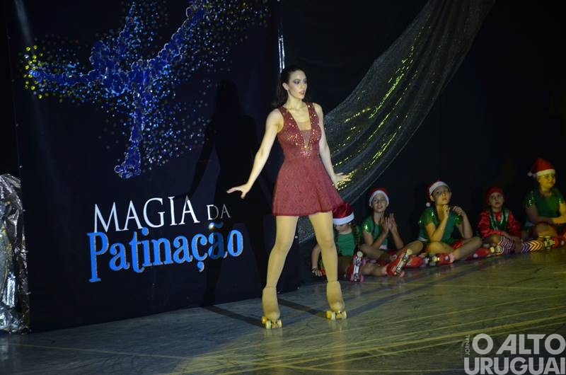 Magia da Patinação apresenta espetáculo de fim de ano