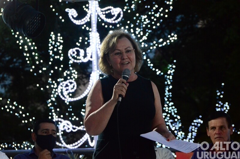 Lideranças de vários municípios prestigiam abertura da 1ª Feira Regional das Agroindústrias