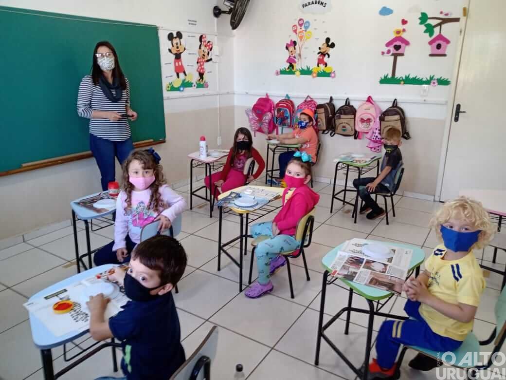 Rede municipal volta com as aulas presenciais