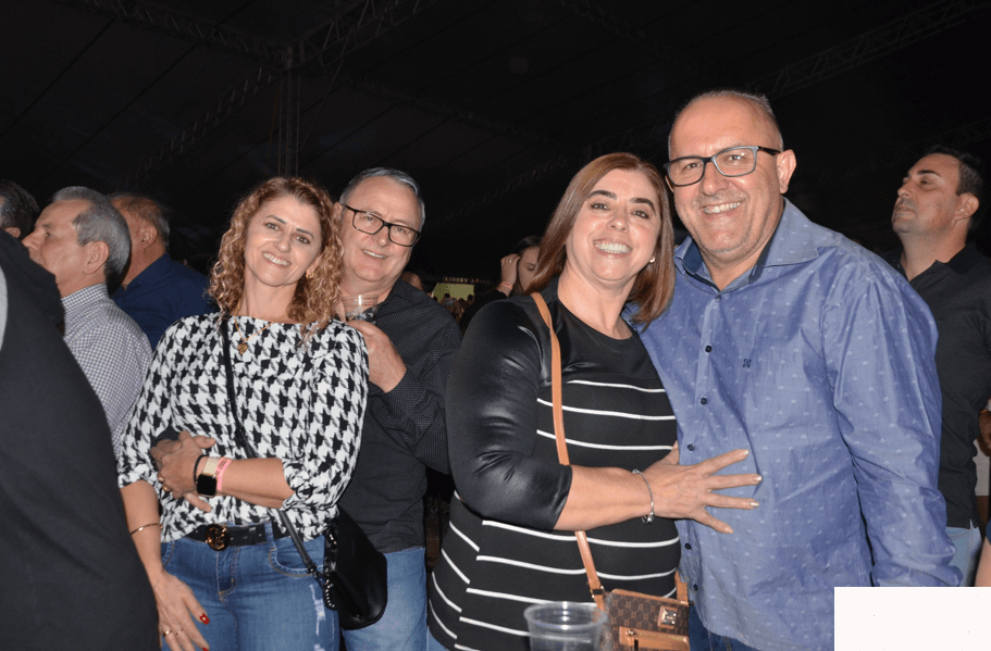 Zezé Di Camargo e Luciano animam público na segunda noite da Expofred 2022