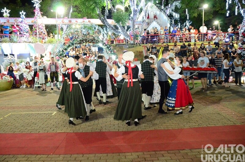 Apresentações do Centro Cultural 25 de Julho marcam noite do Frederico em Luz