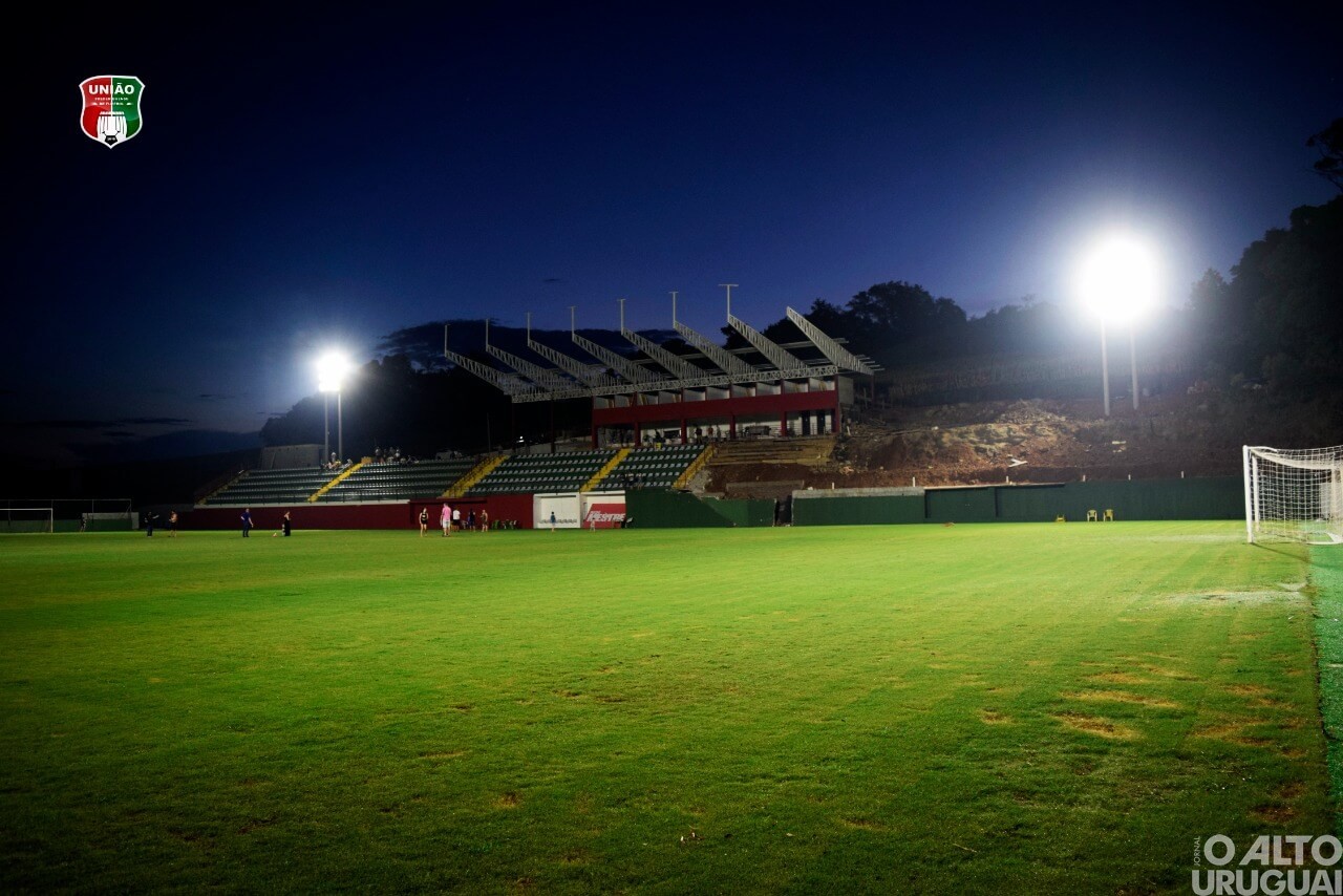 União-FW realiza primeiros testes da iluminação da arena