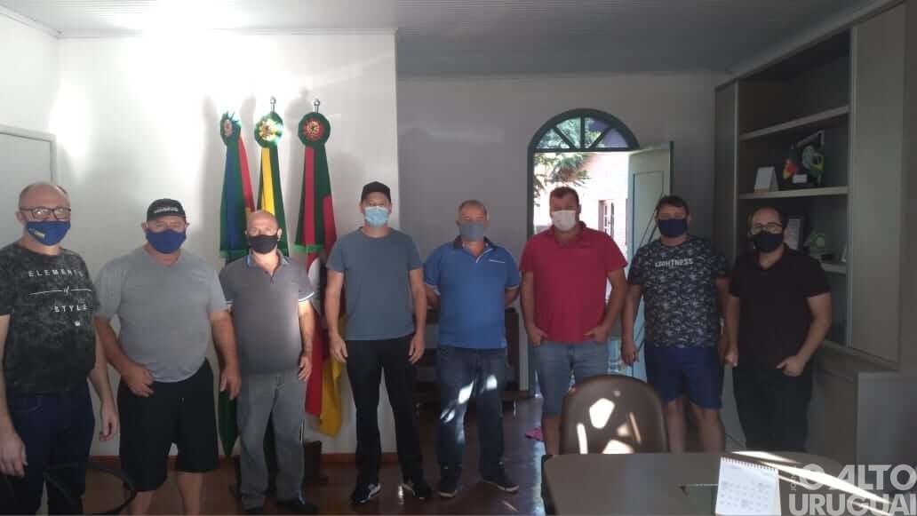 Proprietários de cerâmicas participam de encontro com o Executivo