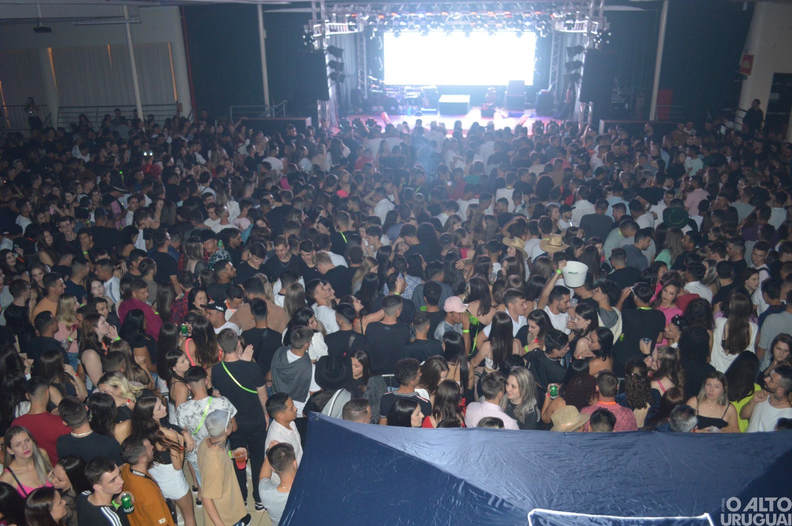 Sertanejo Luan Pereira reúne grande público em show em FW