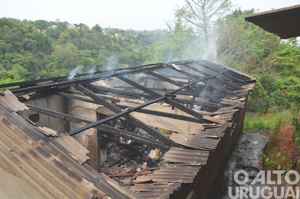 FW: Bombeiros atendem mais um incêndio em residência