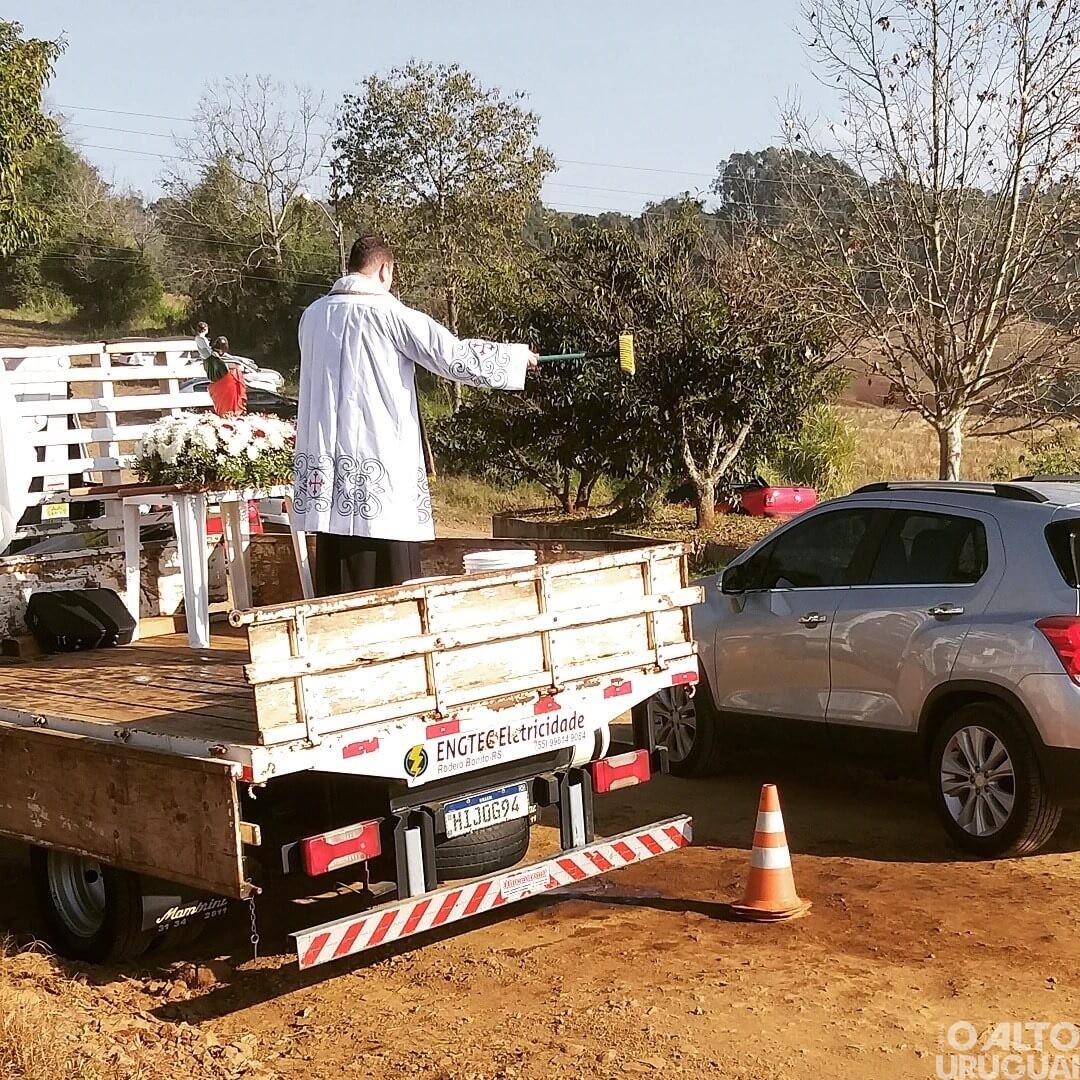 Paróquia de Rodeio Bonito homenageia agricultores e motoristas